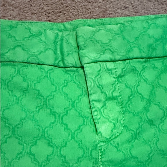 Lilly Pulitzer Vibrant Green Patterned Shorts - Picture 2 of 7